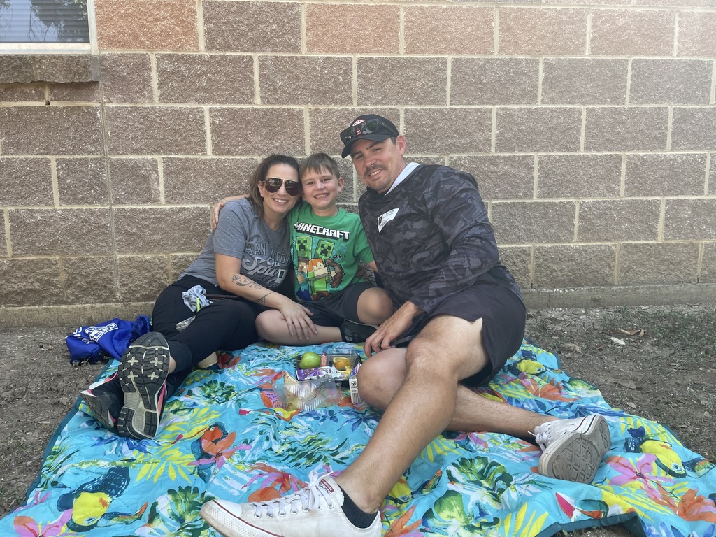 Families enjoyed a beautiful day with lunch in the courtyard