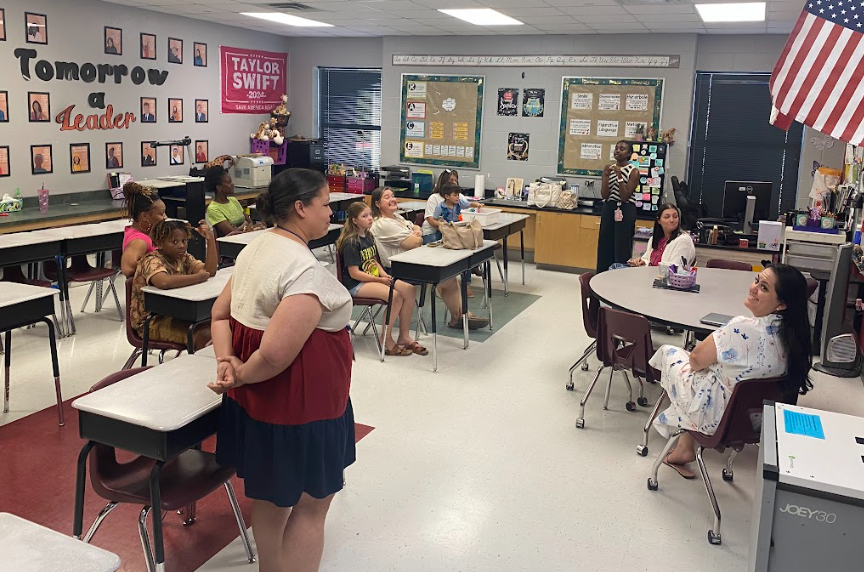 TEachers talking with parents 