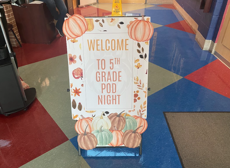 Sign welcoming in the parents to 5th grade pod night