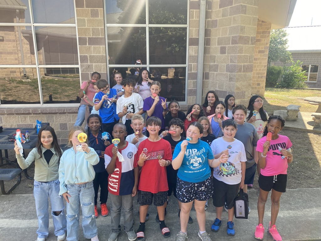 picture of Mrs. Blumhoff's class posing together with their ice cream treats