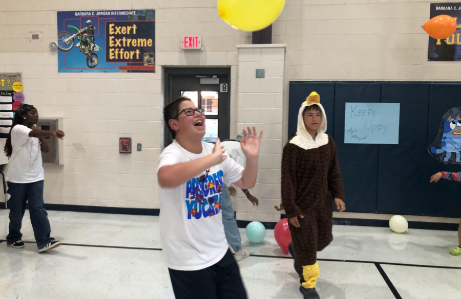 picture of students and their families enjoying the fall festival