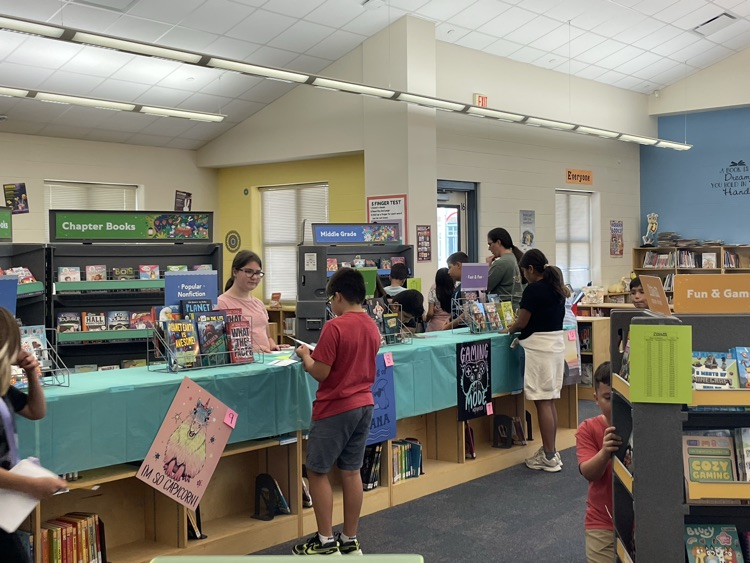 students shopping the book fair