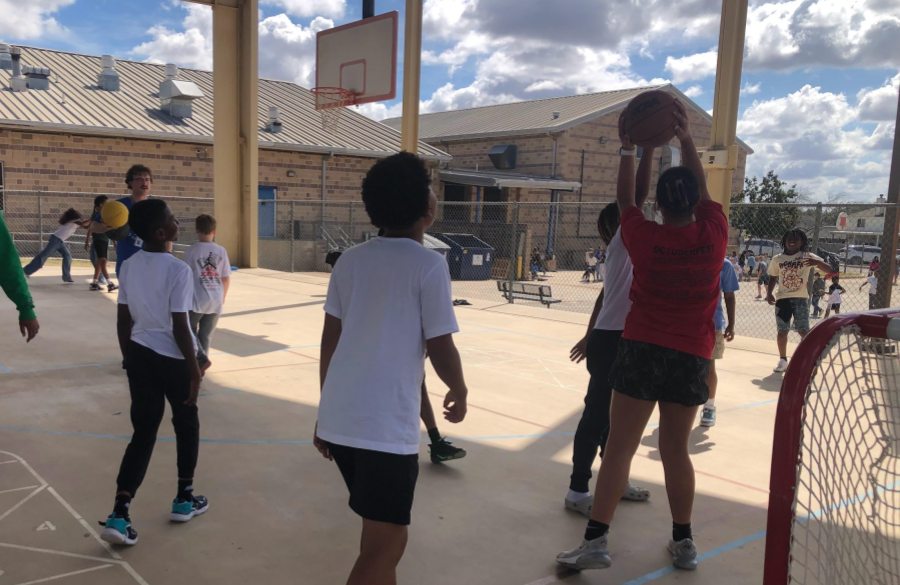 picture of kids playing basketball during recess