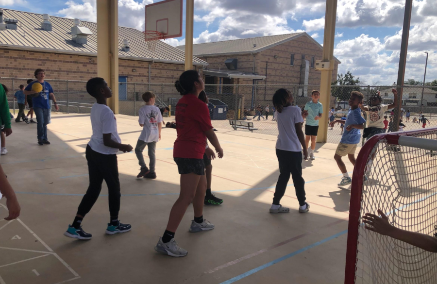 picture of kids playing basketball at recess