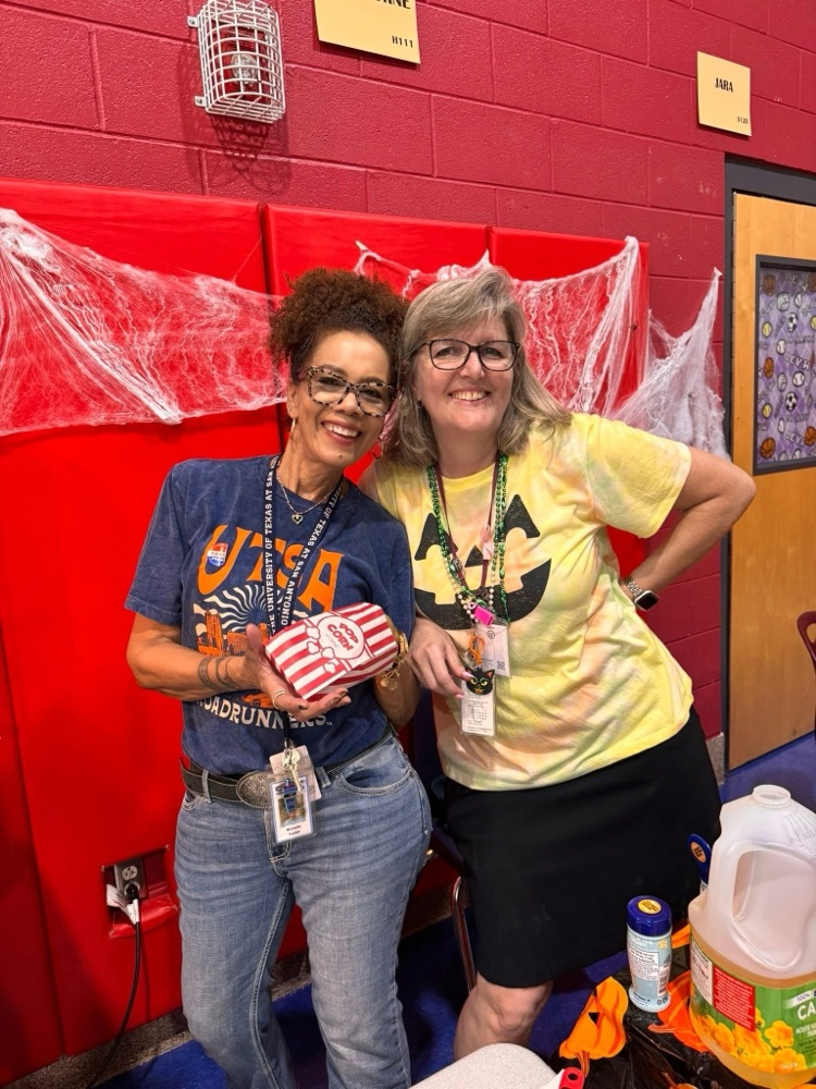 foster and Rindall serving popcorn 