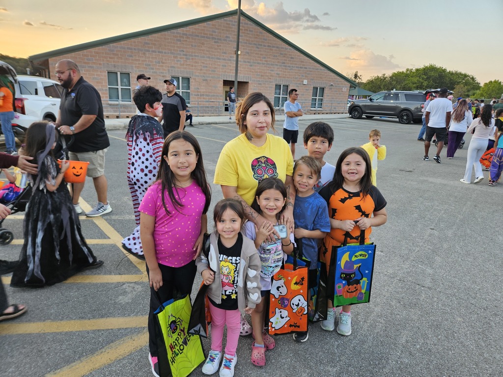 We loved seeing all the fun costumes at Trunk-or-Treat!