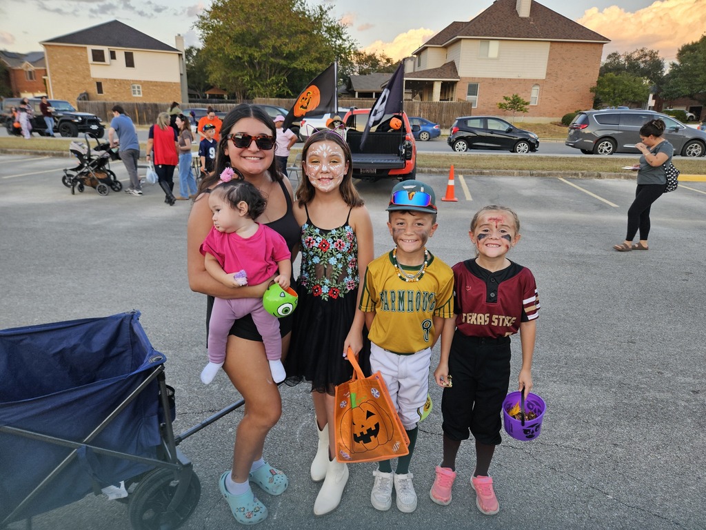 We loved seeing all the fun costumes at Trunk-or-Treat!