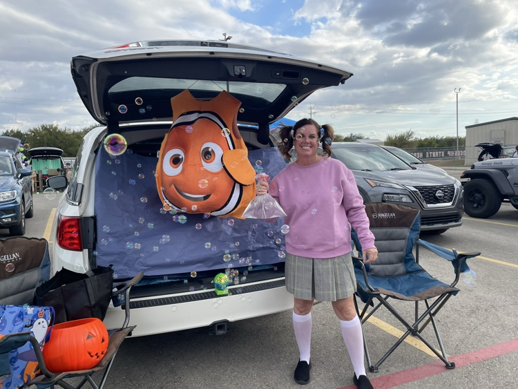 car decorated like finding Nemo