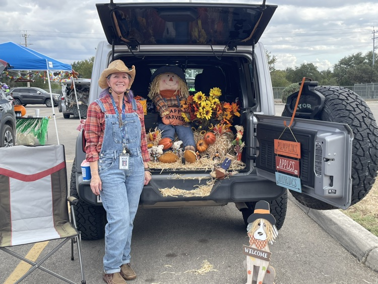 scarecrow car decorations