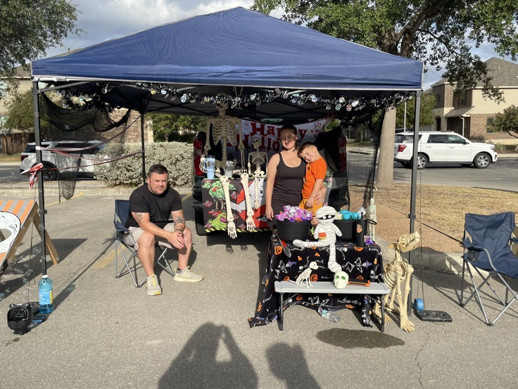 family decorations at trunk or treat