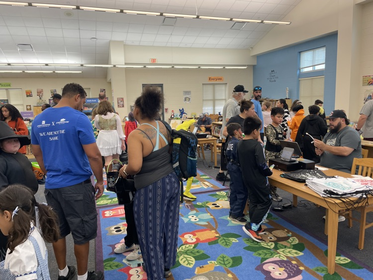 people shopping at the book fair