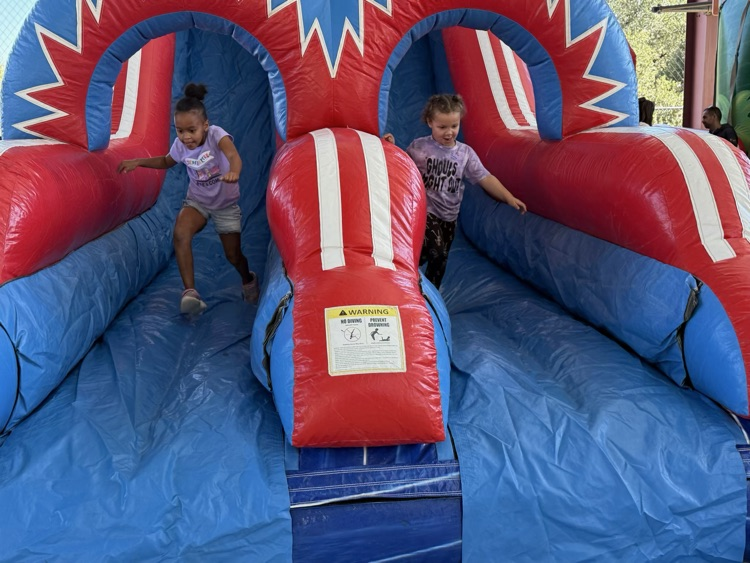 bounce house 