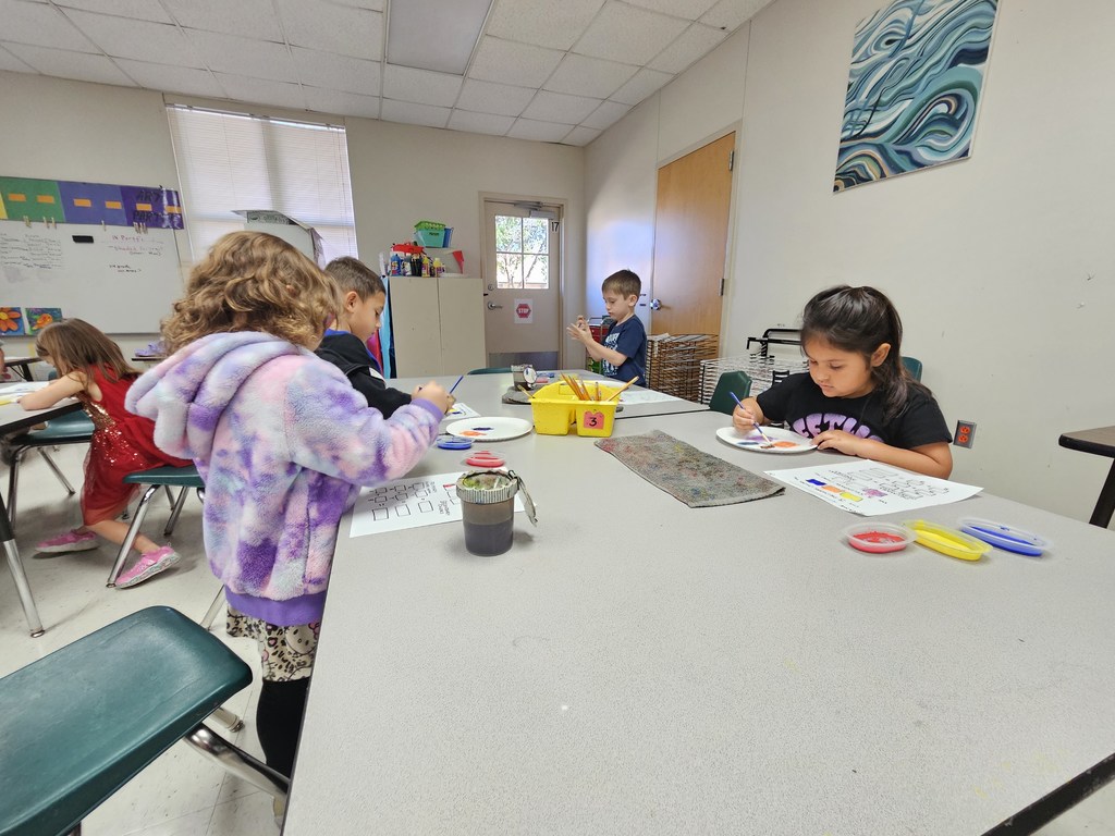 Kindergarten working with primary and secondary colors