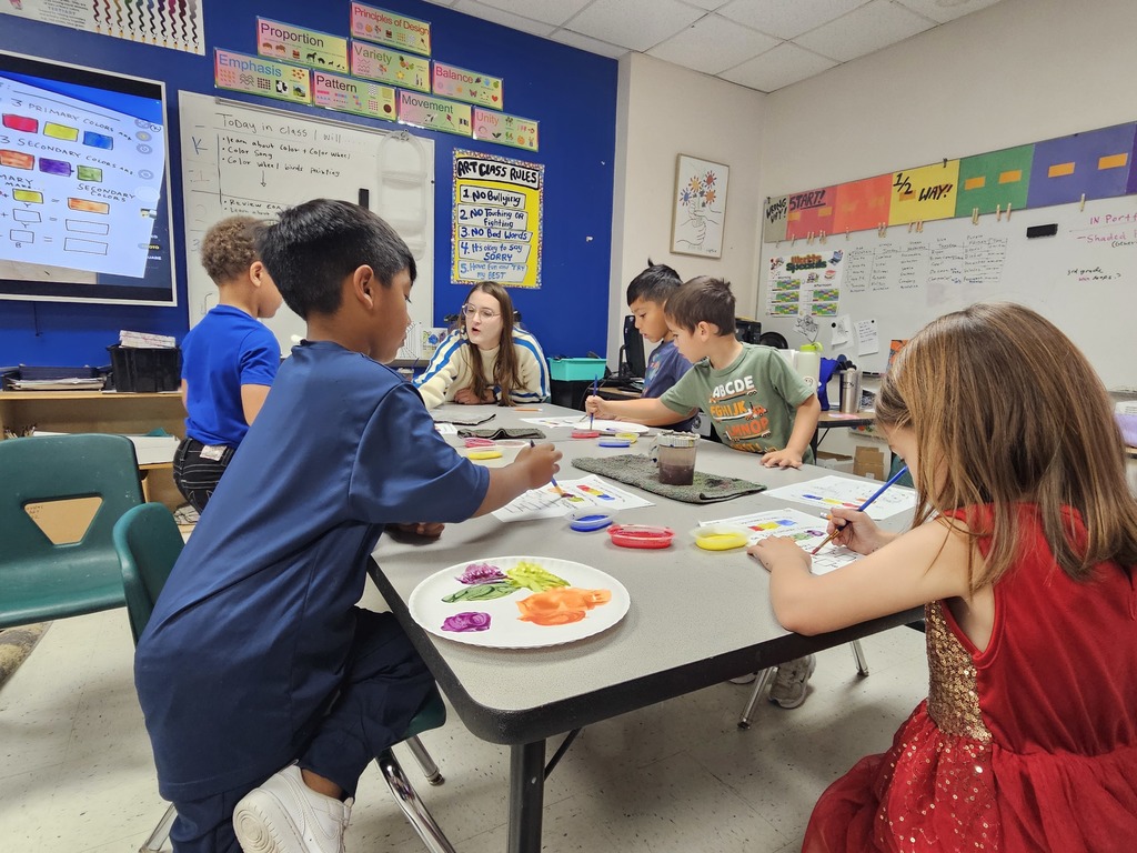 Kindergarten working with primary and secondary colors