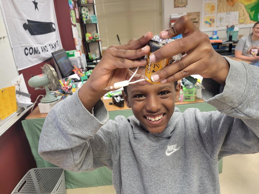 4th graders being scientists!