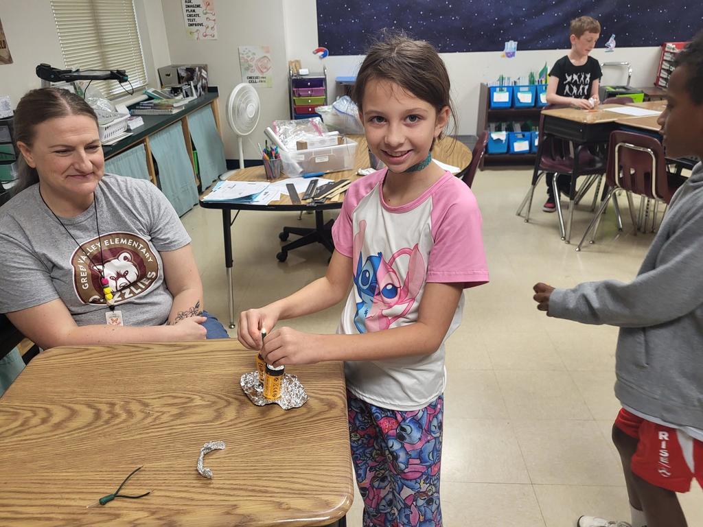 4th graders being scientists!