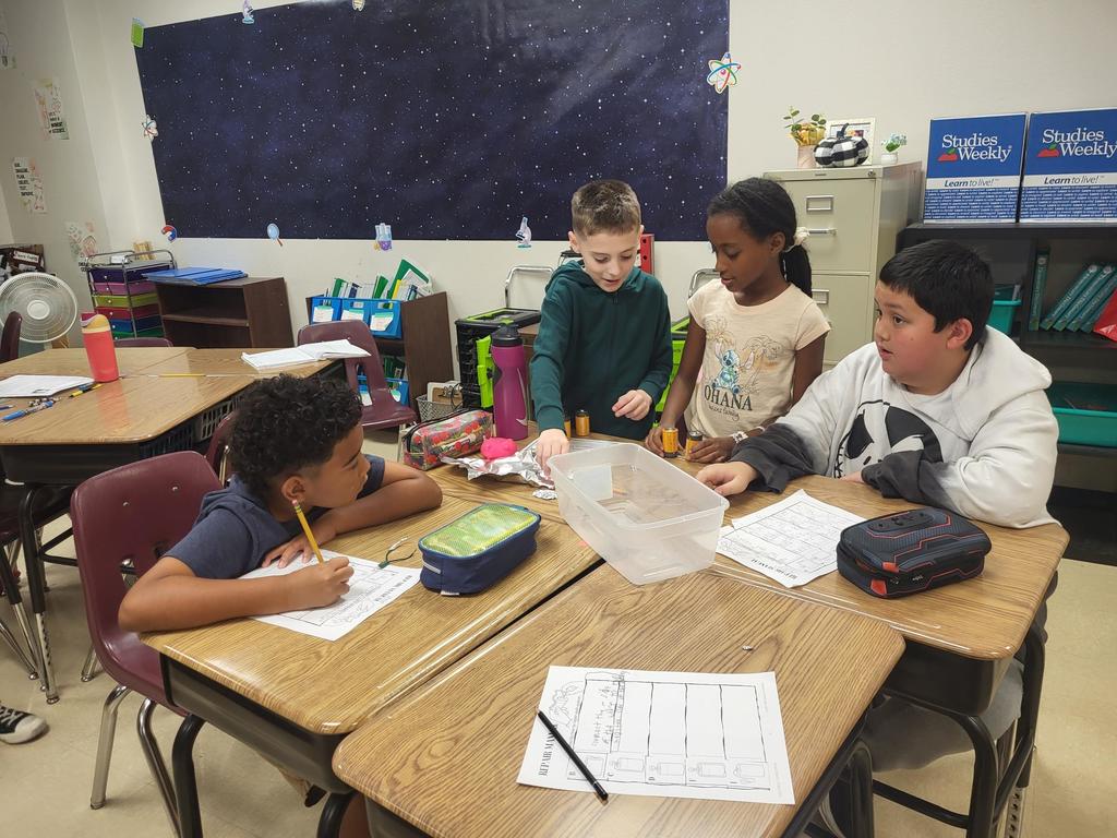 4th graders being scientists!