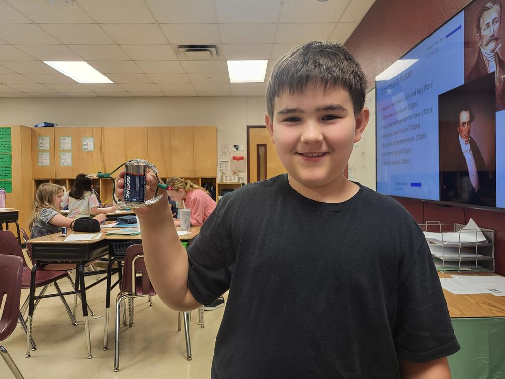 4th graders being scientists!