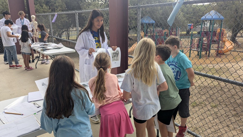 Paschal ES students were enthusiastic about the lessons held in their school courtyard