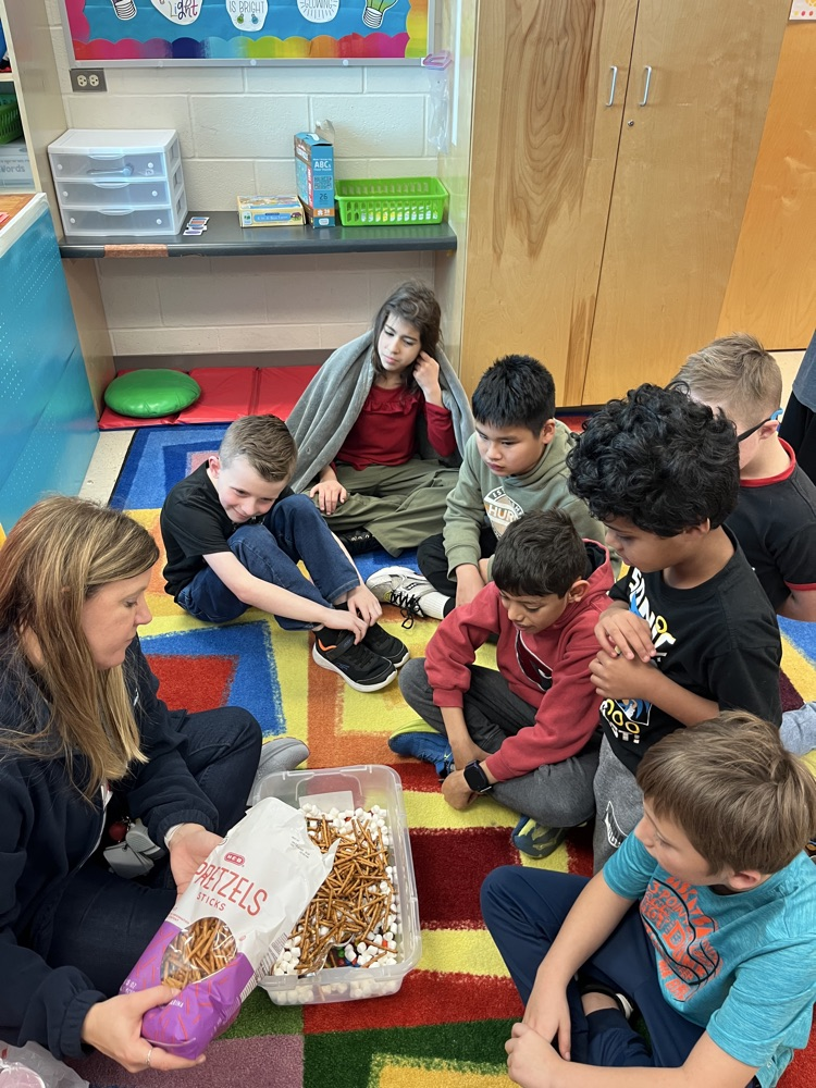 ALE students making friendship mix