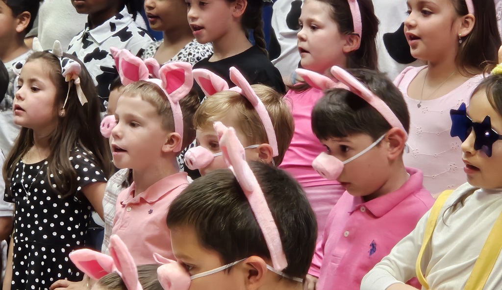 1st Grade performs A Barnyard Moosical