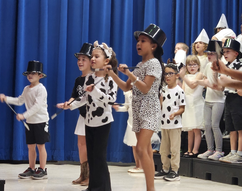1st Grade performs A Barnyard Moosical