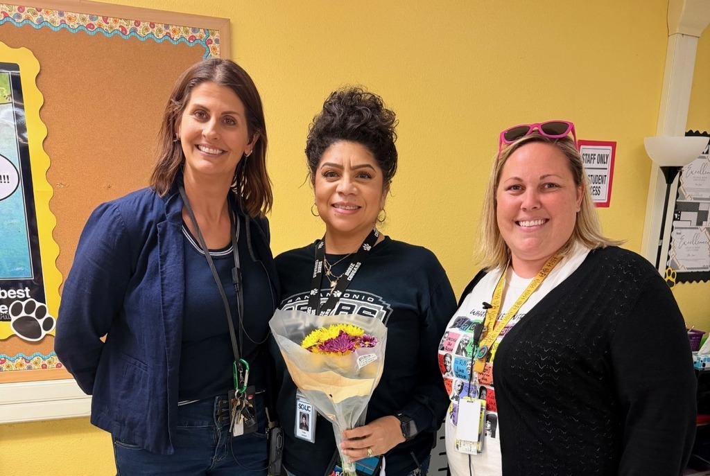 Ms. Larson receives para professional of the year award