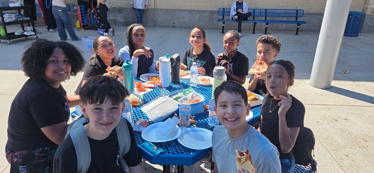 groups of students eating lunch outside