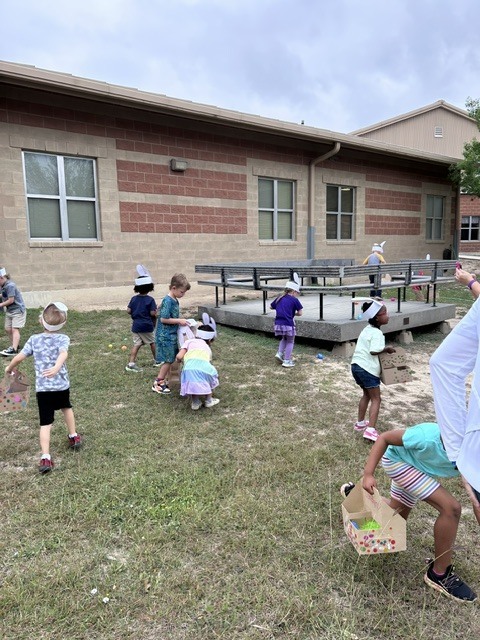 PreK Grizzlies hunting for eggs