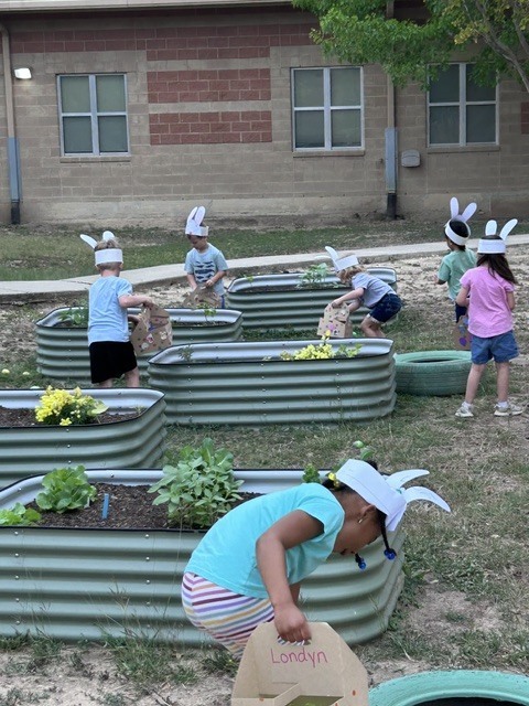 PreK Grizzlies hunting for eggs