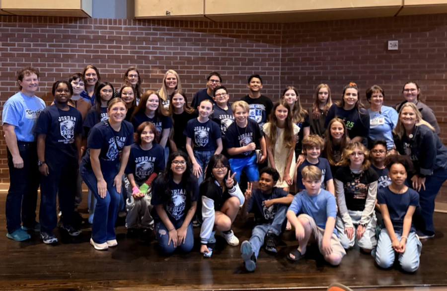 Students who competed in UIL competition posing together 