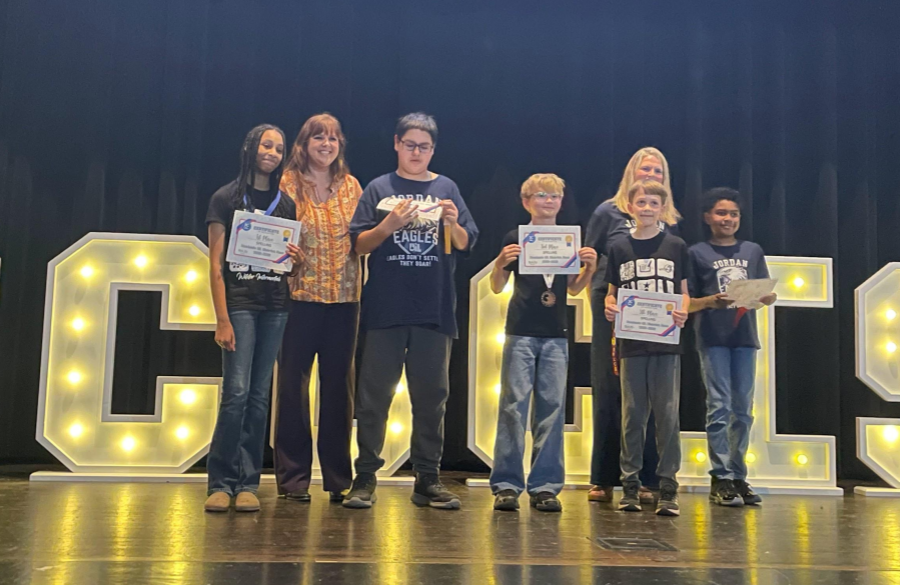 Students who competed in UIL competition posing together 
