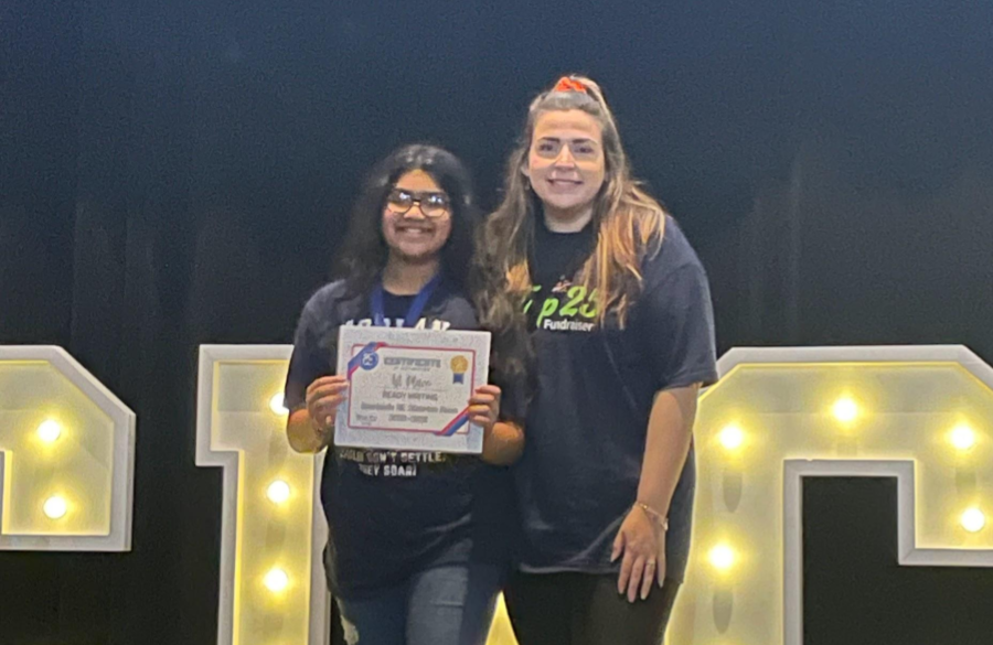 Students who competed in UIL competition posing together 