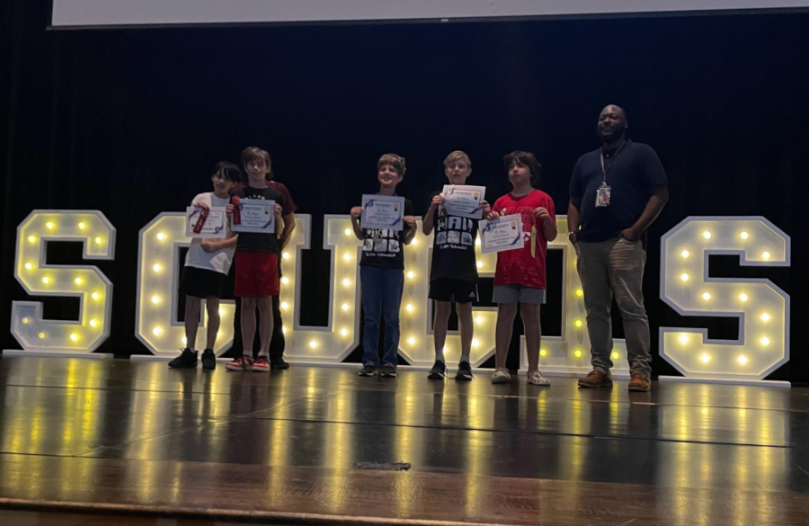 Students who competed in UIL competition posing together 