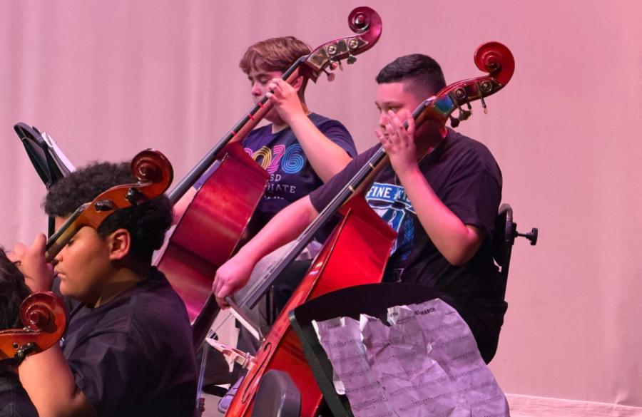picture of 2 Jordan orchestra students performing on stage