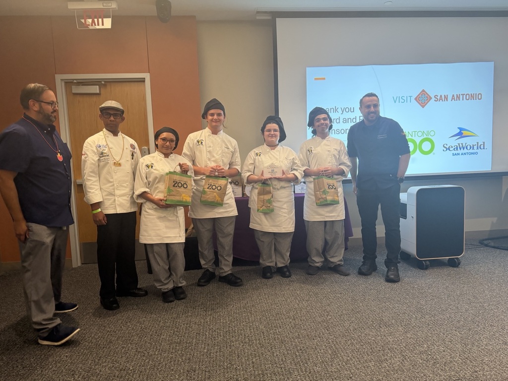 picture of Clemens culinary students holding prizes. 