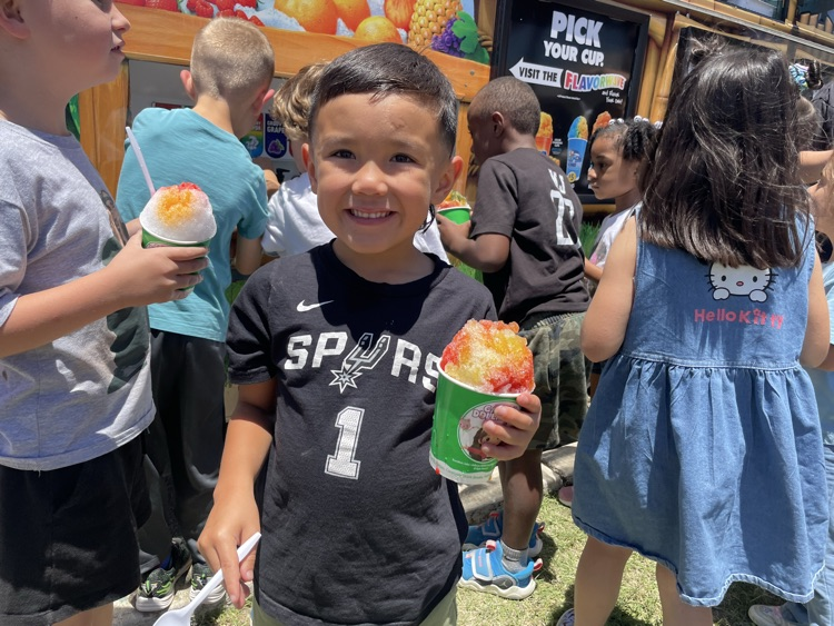 students on Kona ice day