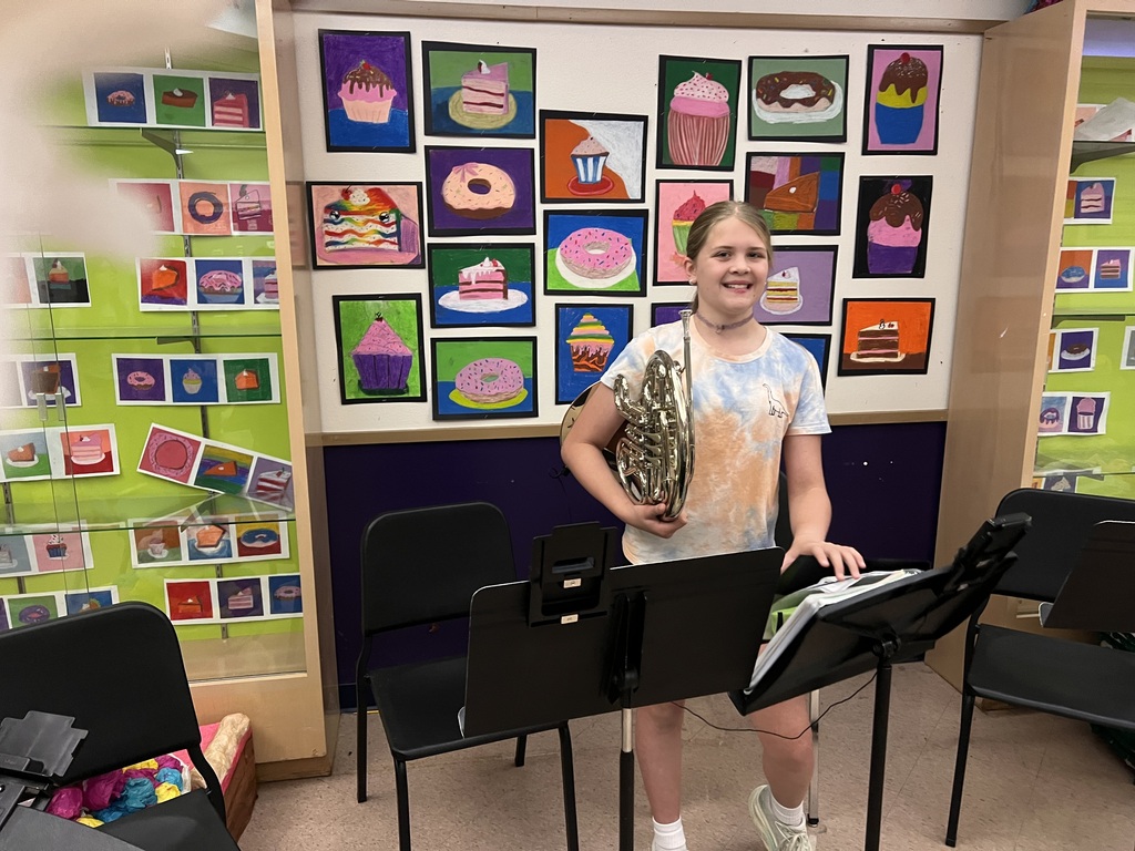 6th grade girl playing french horn