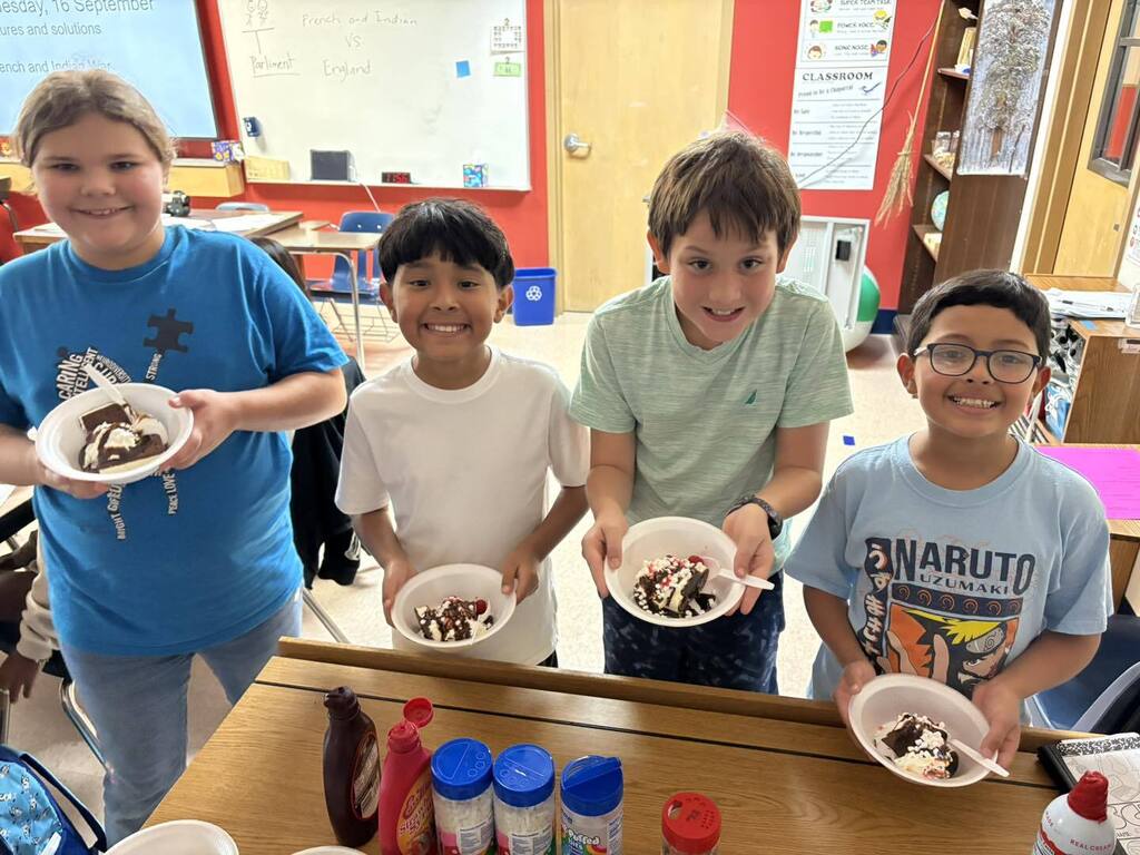 5th graders eating ice cream