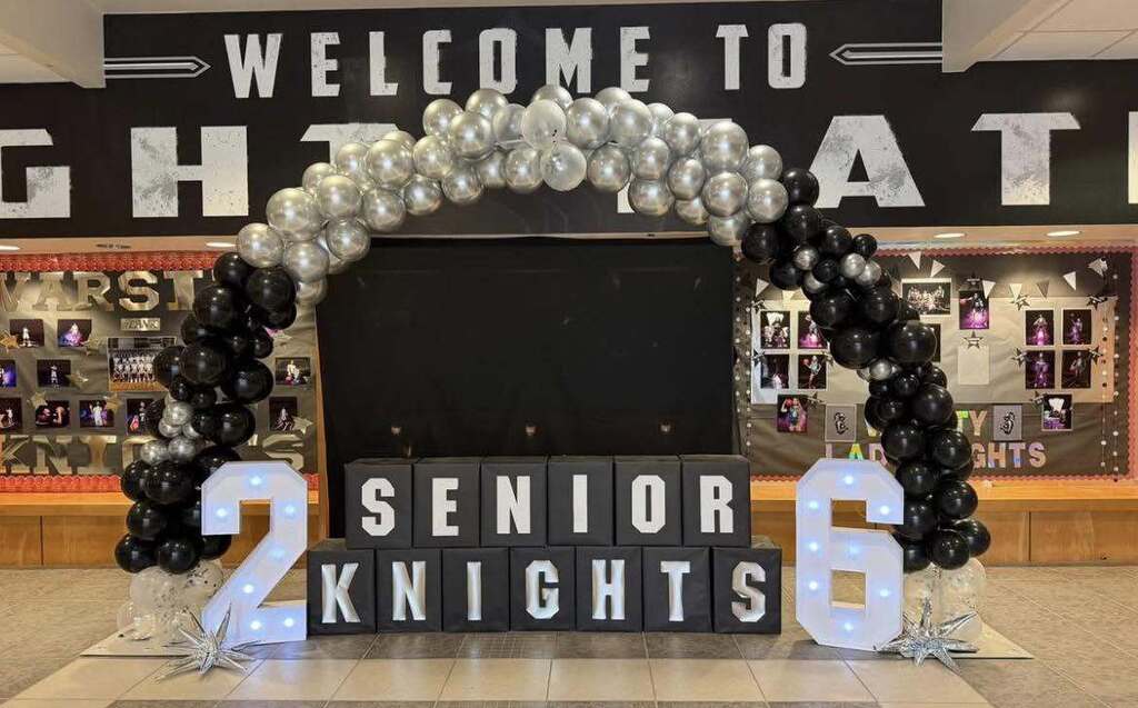 Senior Knights 26 balloon arch