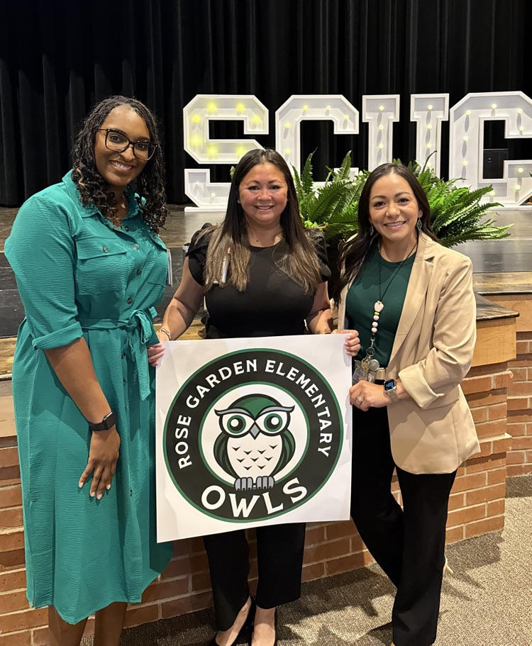(left) Assistant Principal Robyn Pryor (center) Principal Leana Smoot and (right) Assistant Principal Elvira Garcia