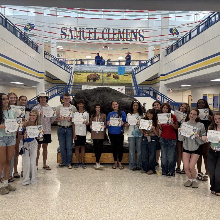 students holding herd awards