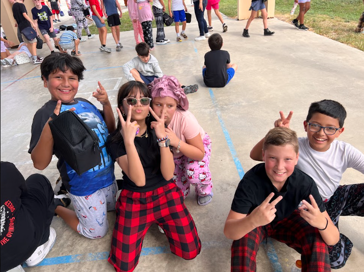 5 students posing with peace signs