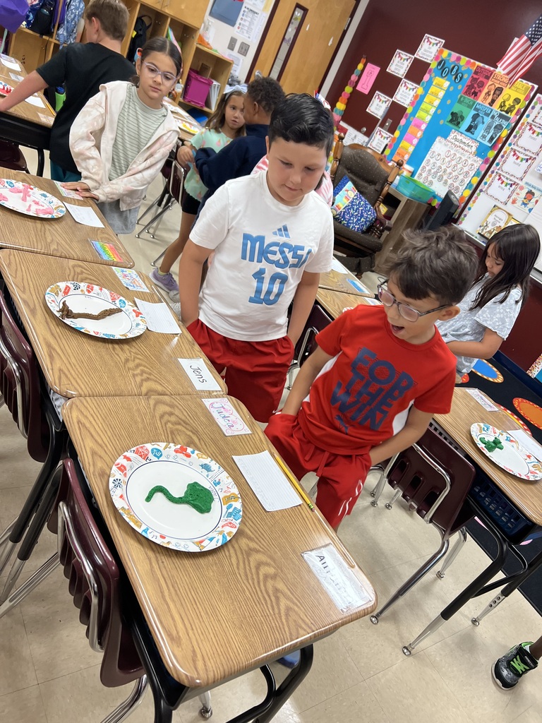 2nd graders going through the writing process