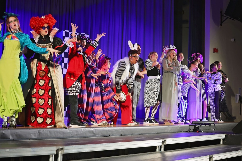 SMS Alice in Wonderland cast