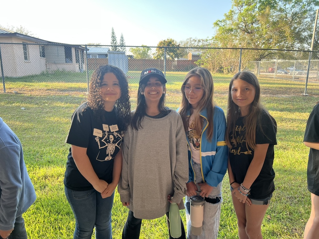 Group of 4 students 