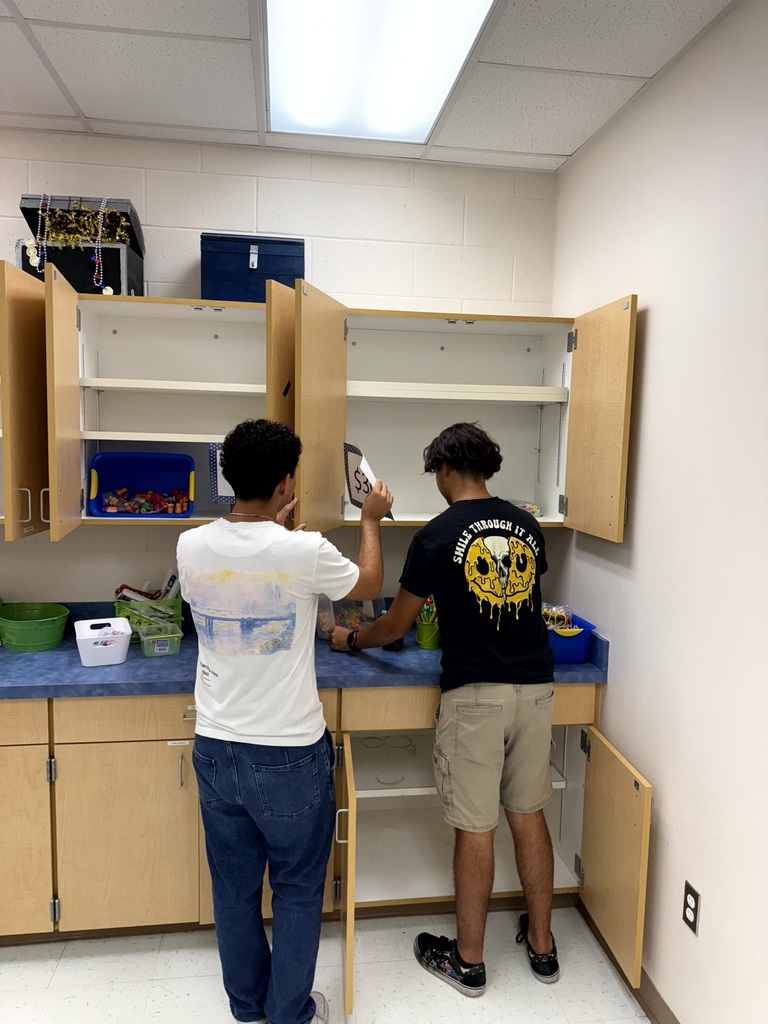 SHS student volunteers helping out MES