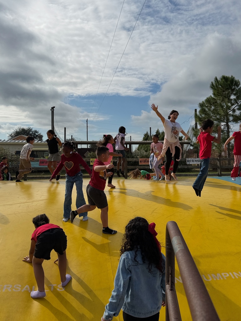 1st grade on the Field trip to Pumpkin Patch