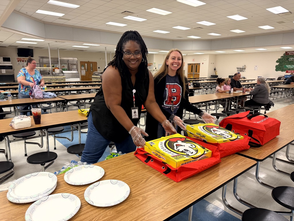 MES Families and students at our Fall Family night Book and Pizza pop-up.