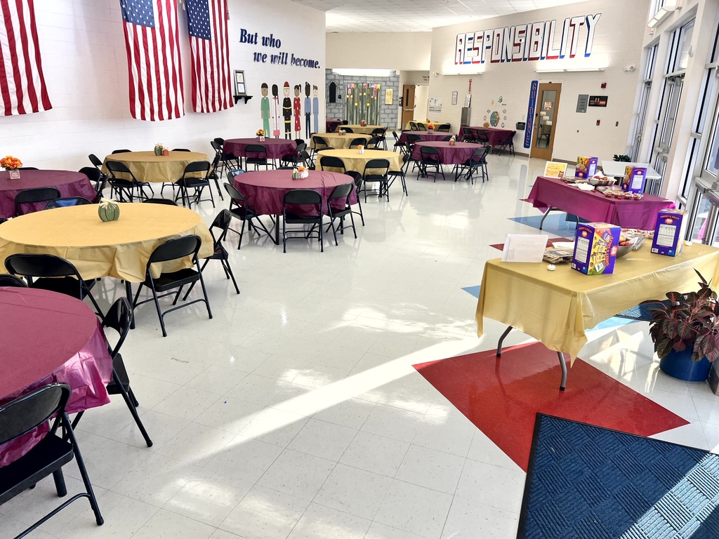 MES families enjoying Thanksgiving lunch with their child.